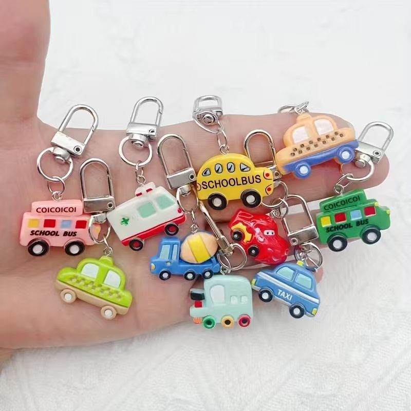 Car Accessories - 10 Stück Cartoon-Autoschlüsselanhänger aus Kunstharz, geeignet